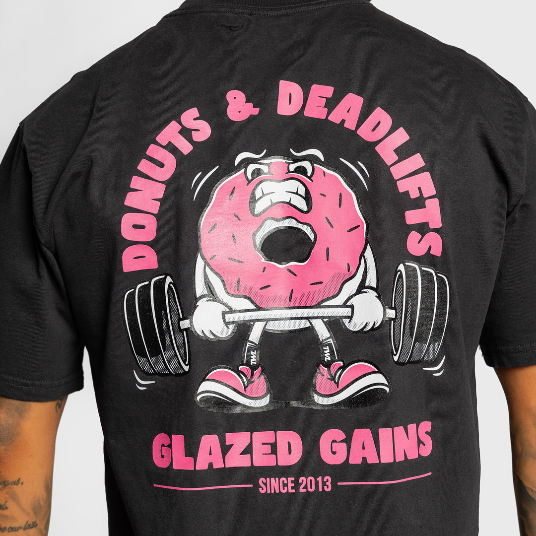 TWL - LIFESTYLE OVERSIZED T-SHIRT - DONUTS & DEADLIFTS - BLACK/PINK