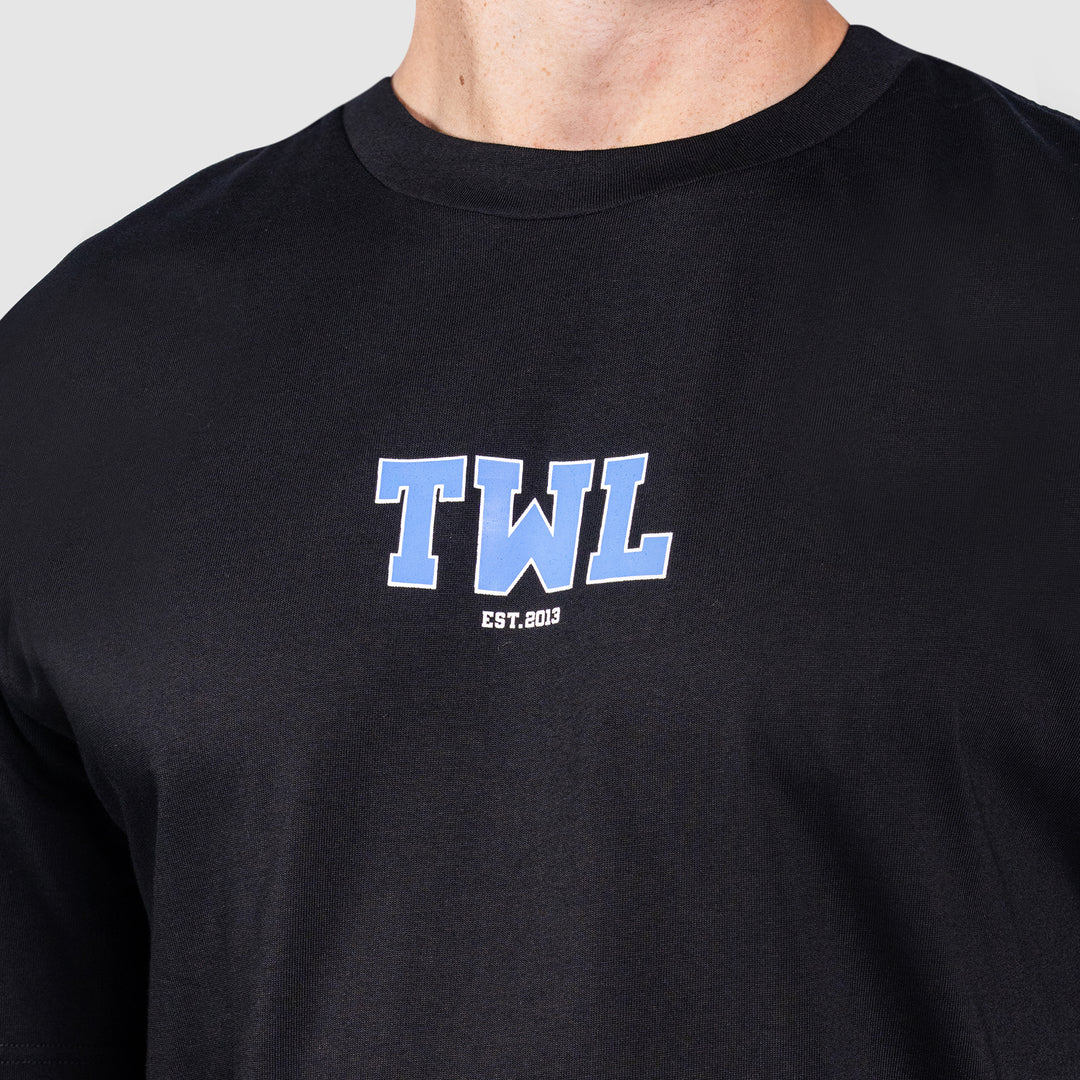 TWL - LIFESTYLE OVERSIZED T-SHIRT - VARSITY - BLACK