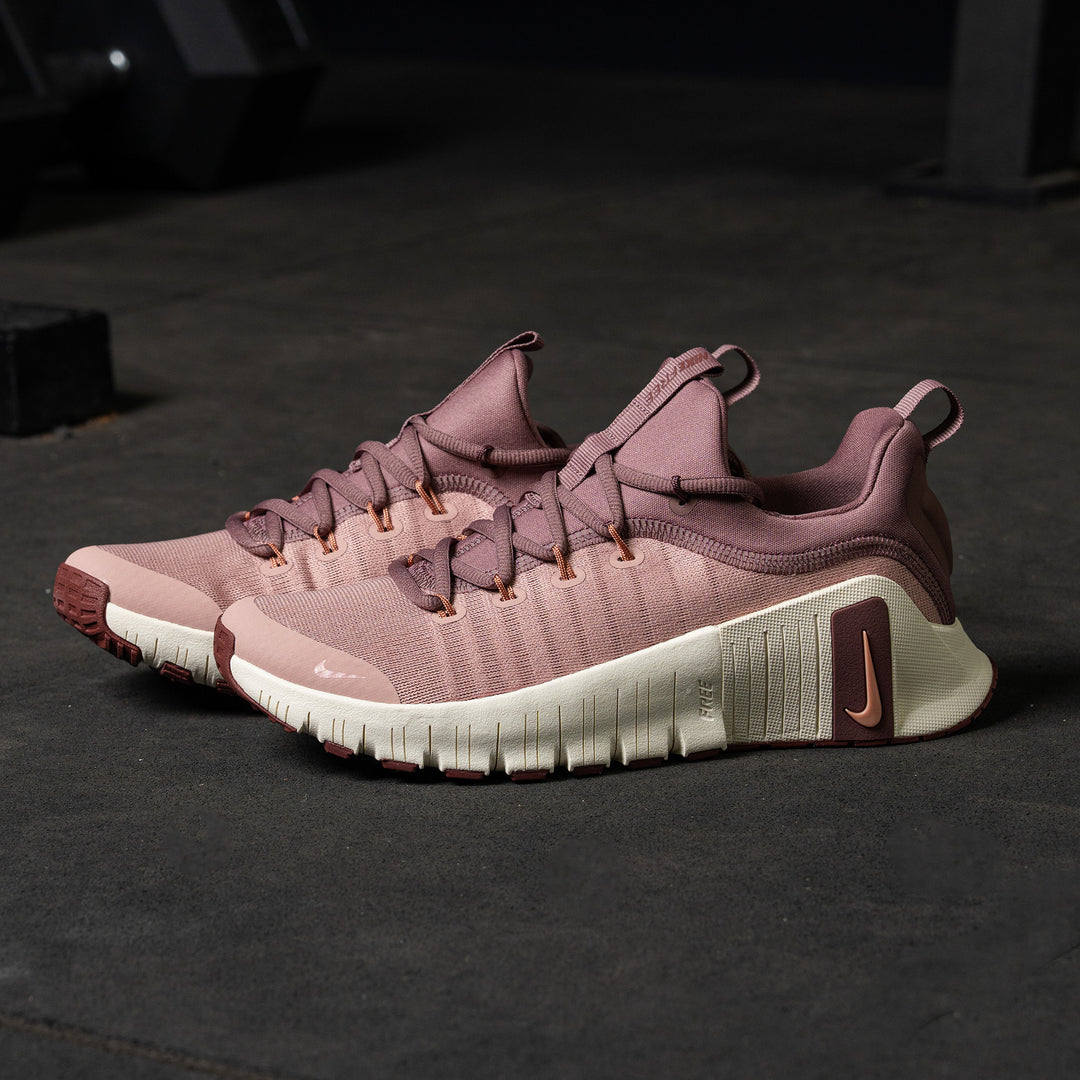 Nike - Free Metcon 6 Women's Training Shoe - PARTICLE PINK/MTLC ROSE GOLD-PALE IVORY