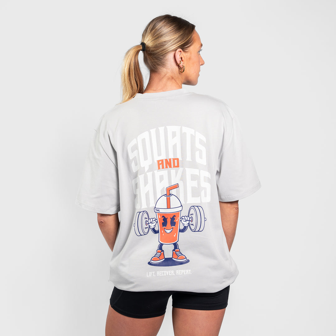 TWL - LIFESTYLE OVERSIZED T-SHIRT - SQUATS & SHAKES - LIGHT GREY