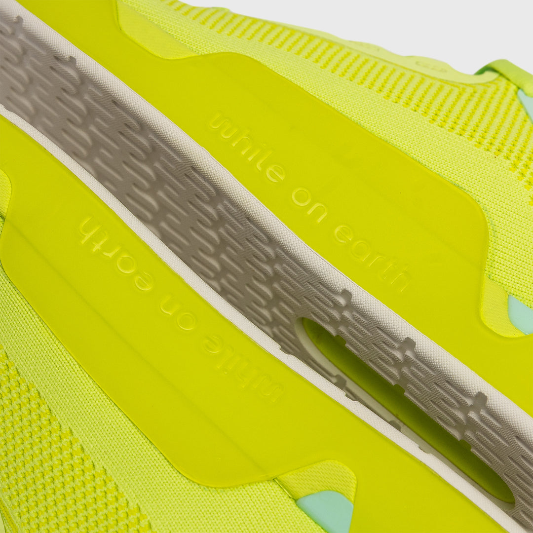 WHILE ON EARTH - MEN'S MOVE TRAINER - CITRUS/SALT