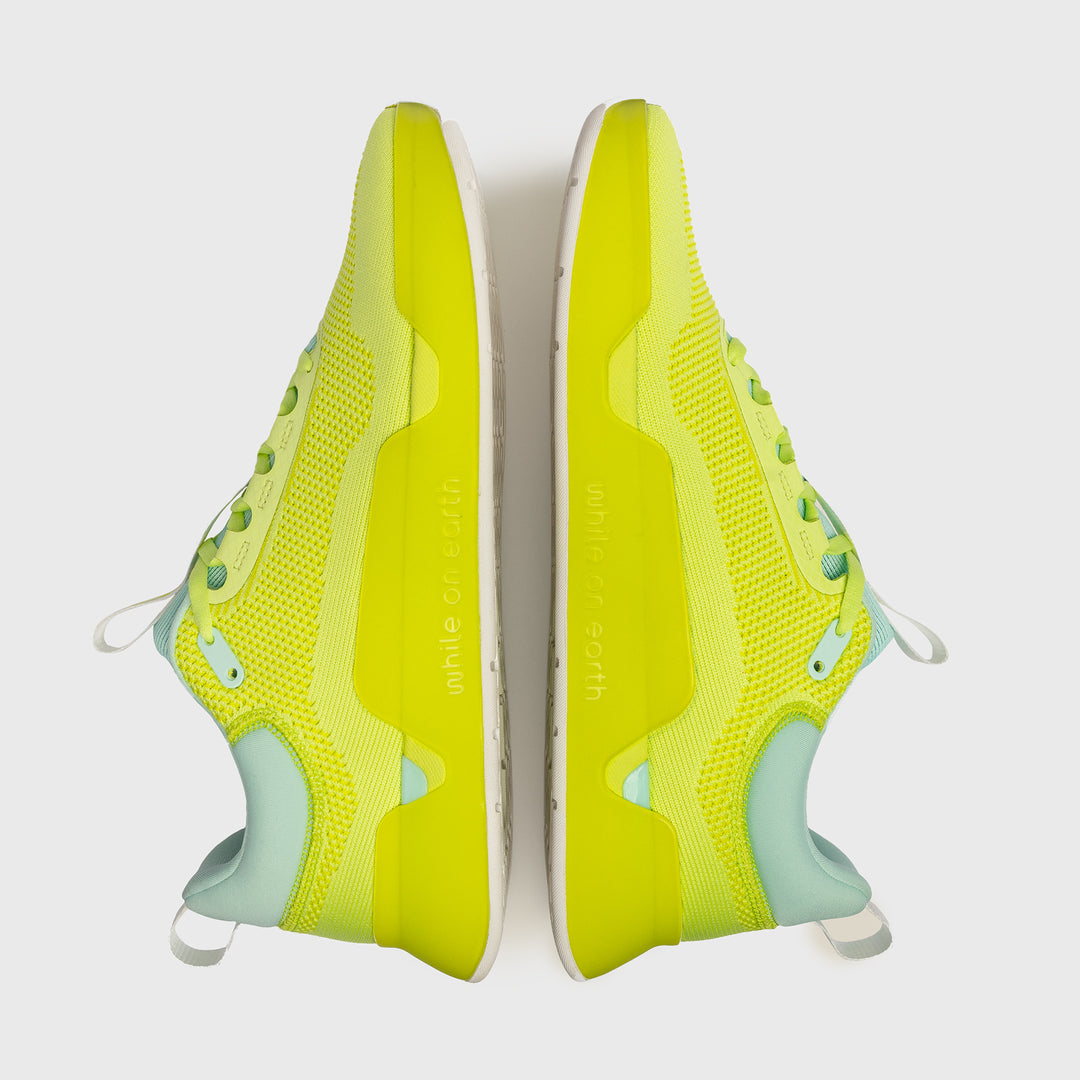 WHILE ON EARTH - MEN'S MOVE TRAINER - CITRUS/SALT