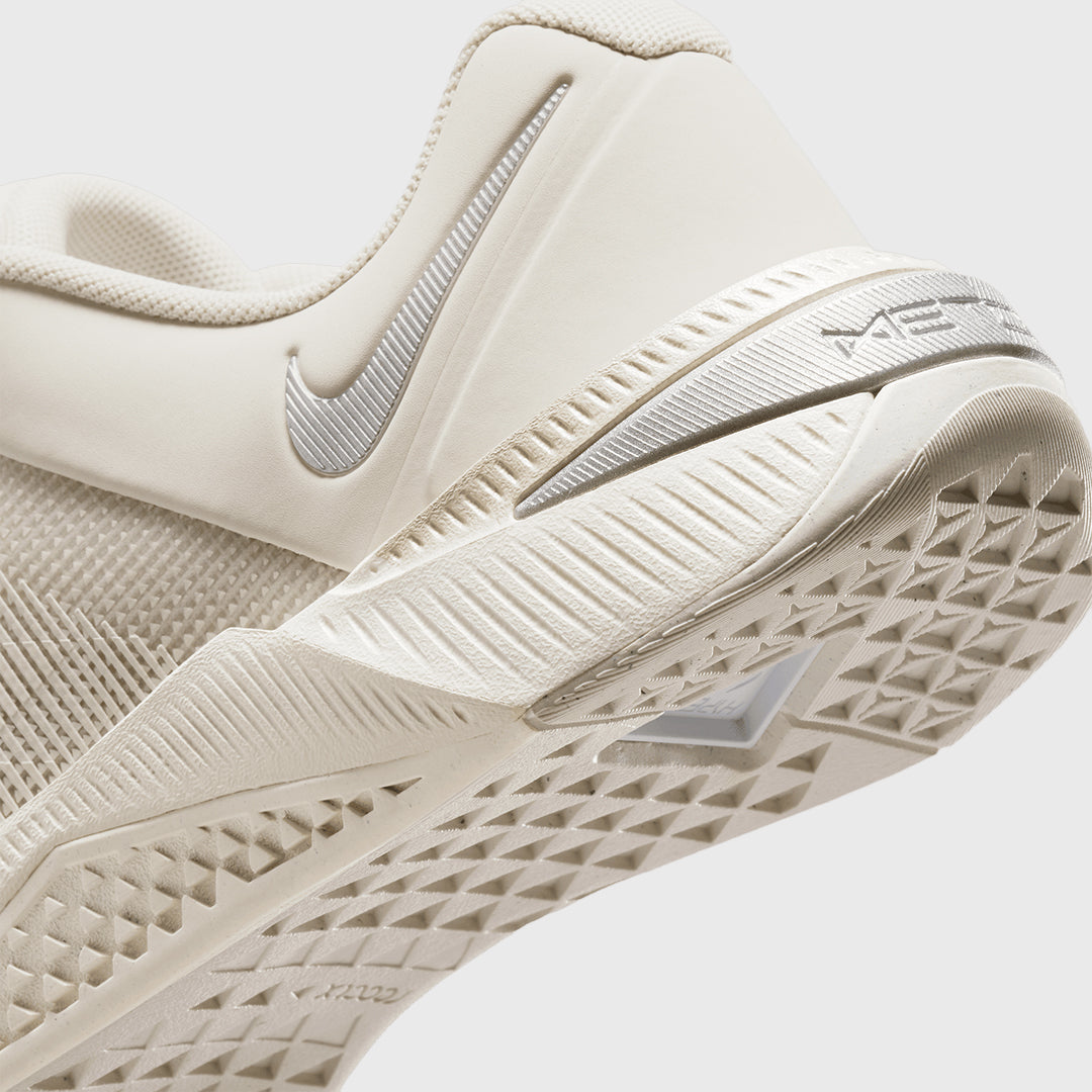 Nike - Metcon 10 Women's Training Shoes - LT OREWOOD BRN/METALLIC SILVER-PHANTOM