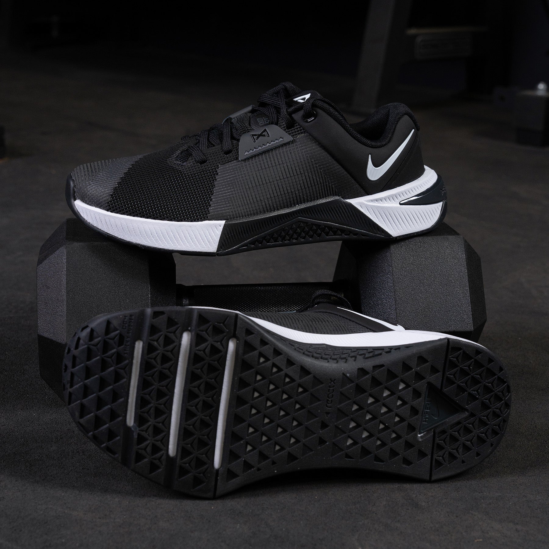 women's nike metcon black and white