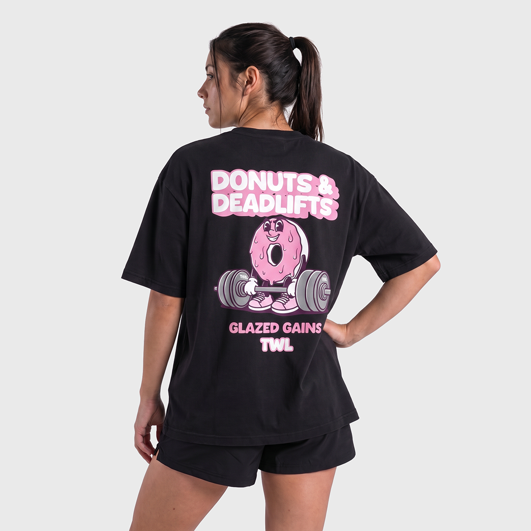 TWL - LIFESTYLE OVERSIZED T-SHIRT - TWL DONUTS AND DEADLIFTS - BLACK