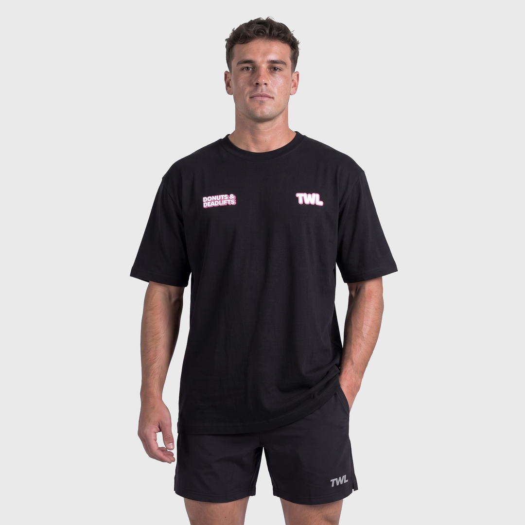 TWL - LIFESTYLE OVERSIZED T-SHIRT - TWL DONUTS AND DEADLIFTS - BLACK