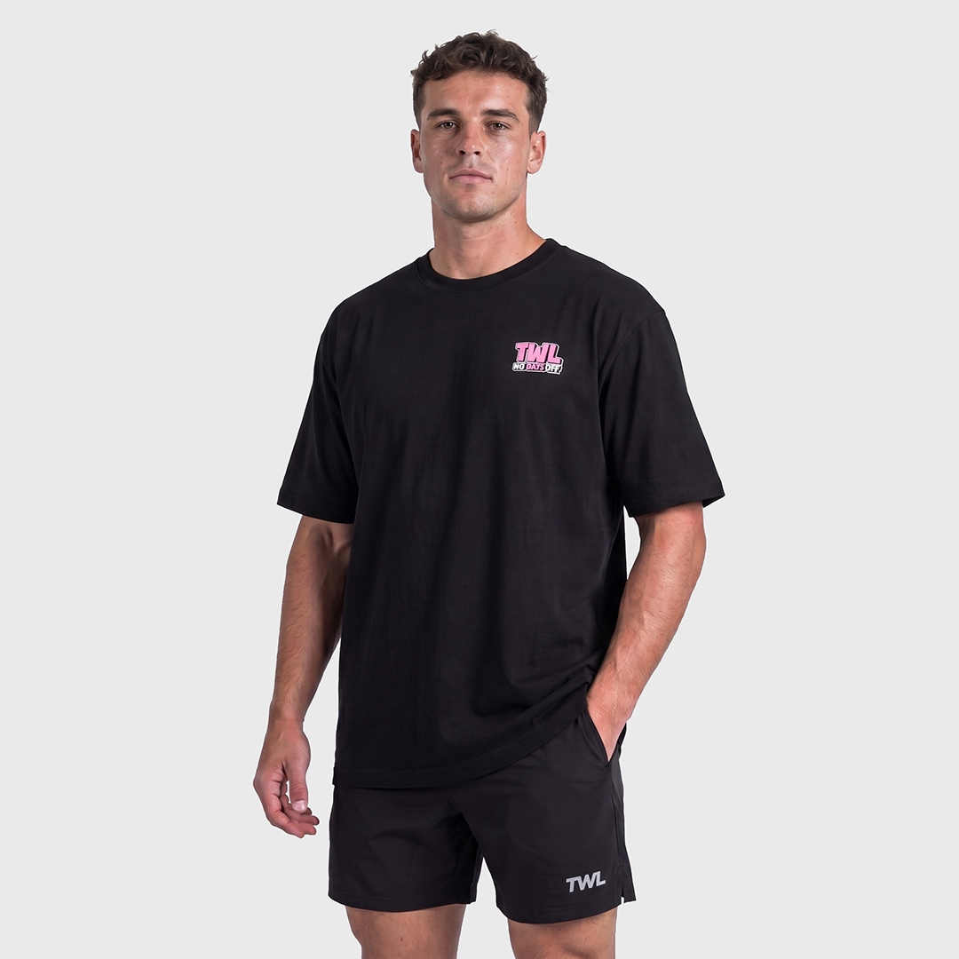 TWL - LIFESTYLE OVERSIZED T-SHIRT - NO DAYS OFF - BLACK